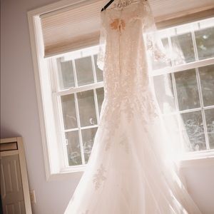 Solid Ivory lace wedding gown